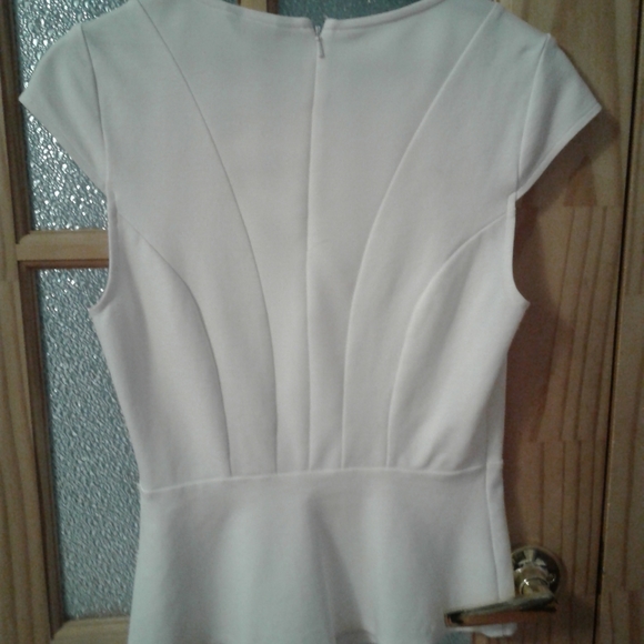 WHITE RW&CO PEPLUM TOP - Picture 2 of 3